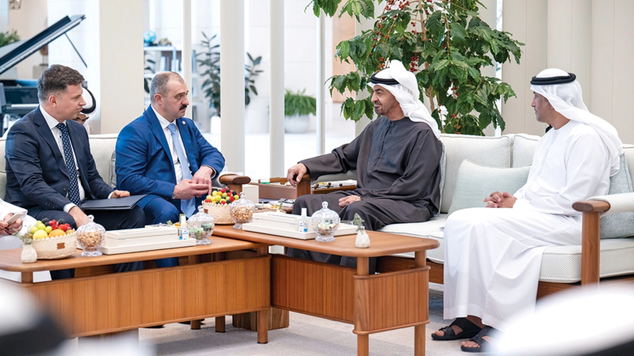 رئيس الدولة يتسلم رسالة خطية من نظيره رئيس بيلاروسيا تتناول العلاقات الثنائية